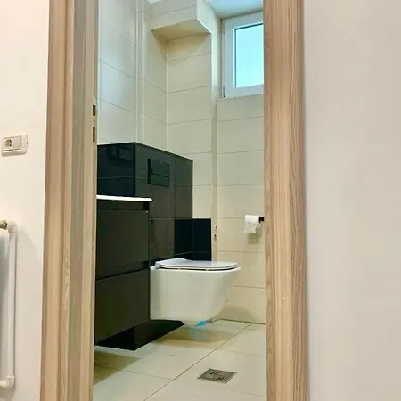 Summerland Sea View Penthouse & Jacuzzi * מאמאיה