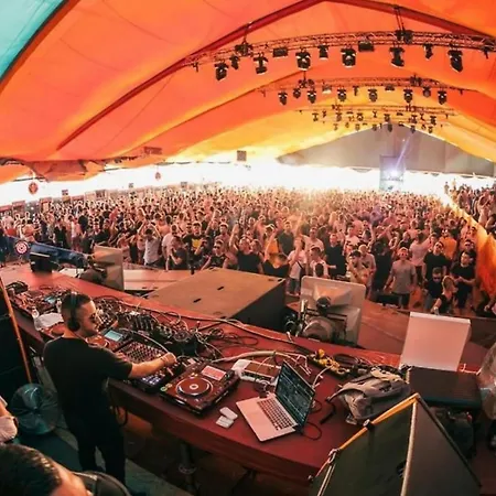 דירה Summerland Sea View Penthouse & Jacuzzi