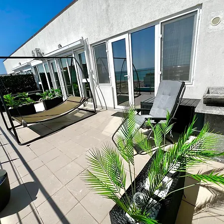 Summerland Sea View Penthouse & Jacuzzi דירה *