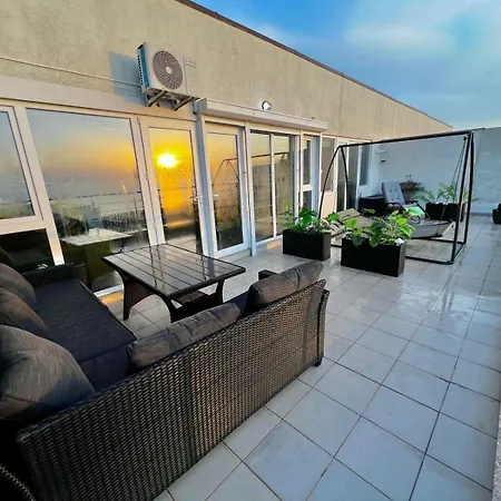 Summerland Sea View Penthouse & Jacuzzi מאמאיה