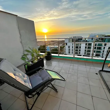 דירה Summerland Sea View Penthouse & Jacuzzi