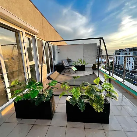 Summerland Sea View Penthouse & Jacuzzi *