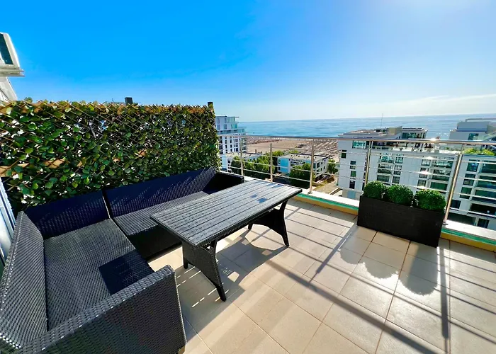 Summerland Sea View Penthouse & Jacuzzi Mamaia