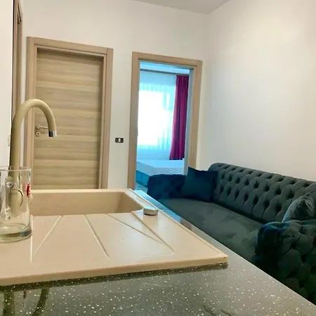 Summerland Sea View Penthouse & Jacuzzi Апартаменты Мамая