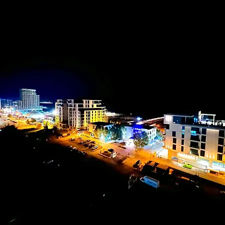 Апартаменты Summerland Sea View Penthouse & Jacuzzi