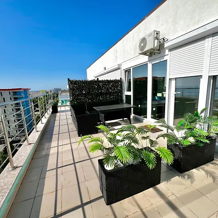 Апартаменты Summerland Sea View Penthouse & Jacuzzi *