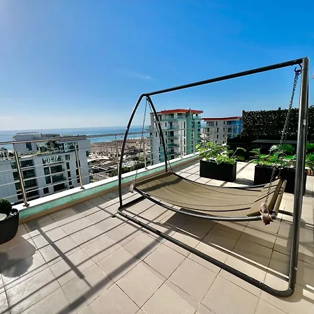 Апартаменты Summerland Sea View Penthouse & Jacuzzi