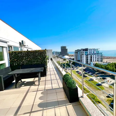 Summerland Sea View Penthouse & Jacuzzi Apartmán *