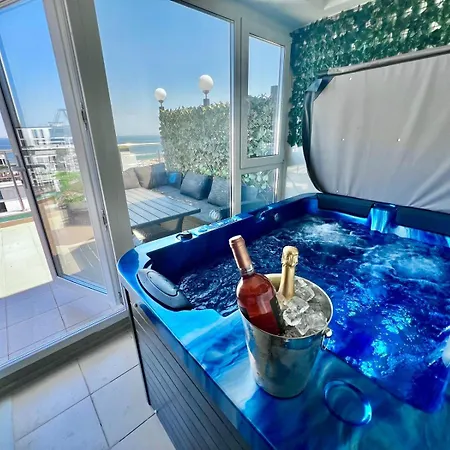 Summerland Sea View Penthouse & Jacuzzi Apartmán *
