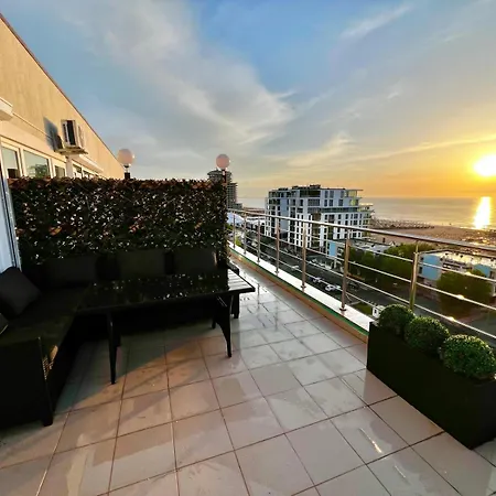 Summerland Sea View Penthouse & Jacuzzi *