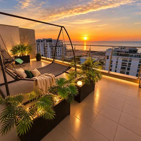 Summerland Sea View Penthouse & Jacuzzi *