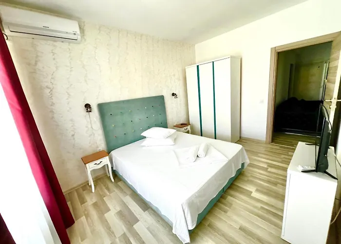 Summerland Sea View Penthouse & Jacuzzi Mamaia