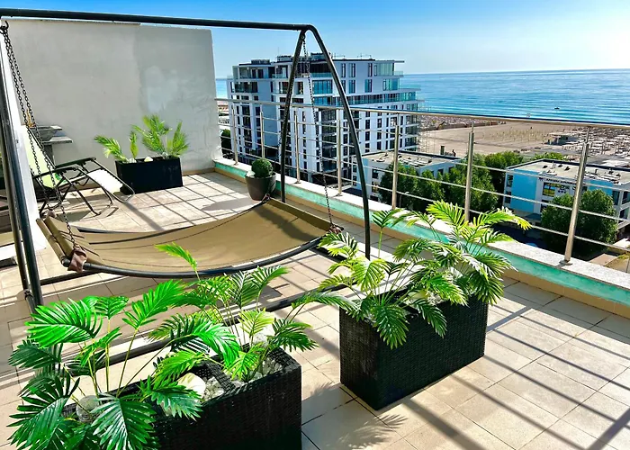 Summerland Sea View Penthouse & Jacuzzi *