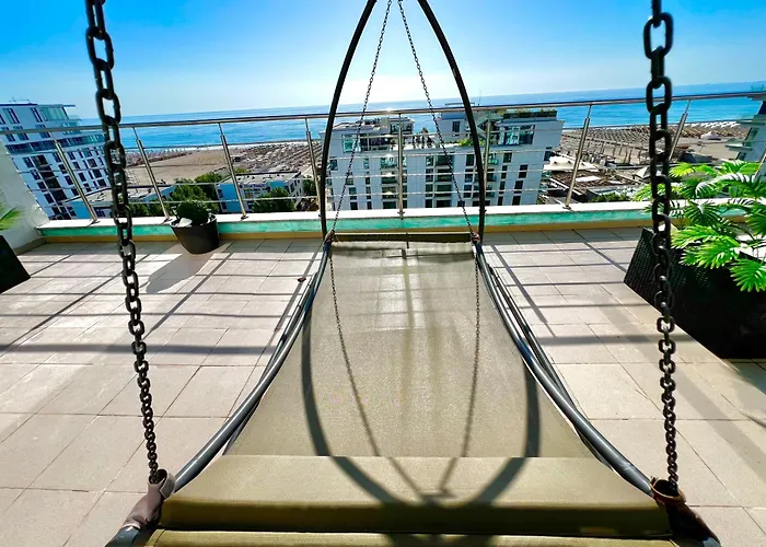 Summerland Sea View Penthouse & Jacuzzi Mamaia