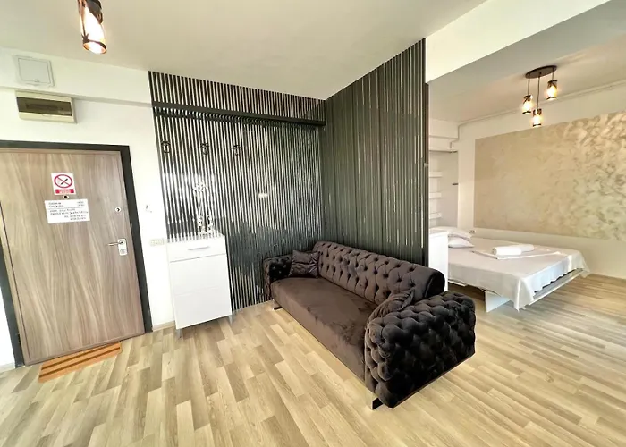 Summerland Sea View Penthouse & Jacuzzi Mamaia